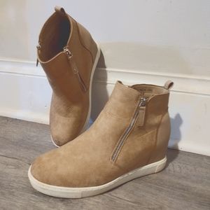 Cute Nude Wedge boot